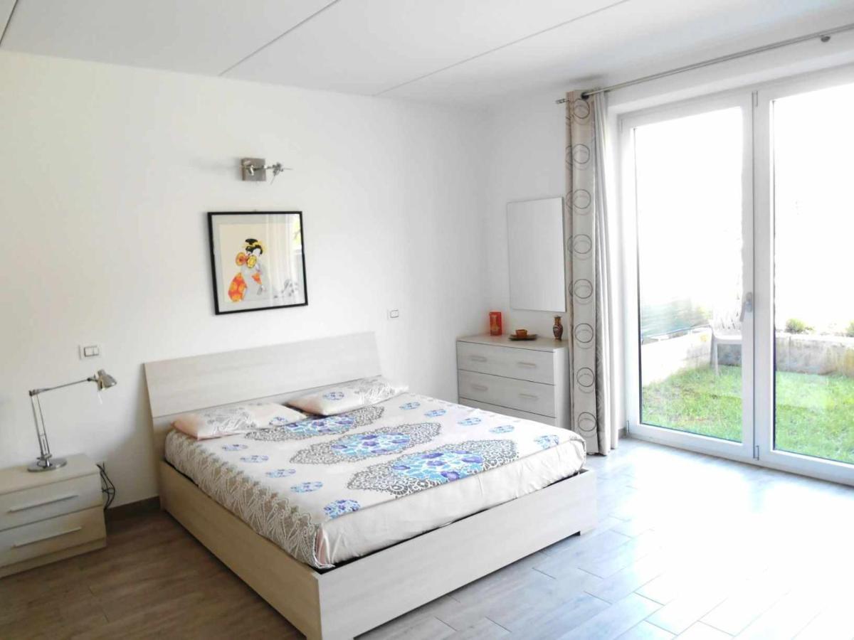 Direttamente Al Lago Apartments Мароне Номер фото