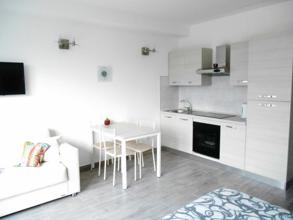 Direttamente Al Lago Apartments Мароне Экстерьер фото