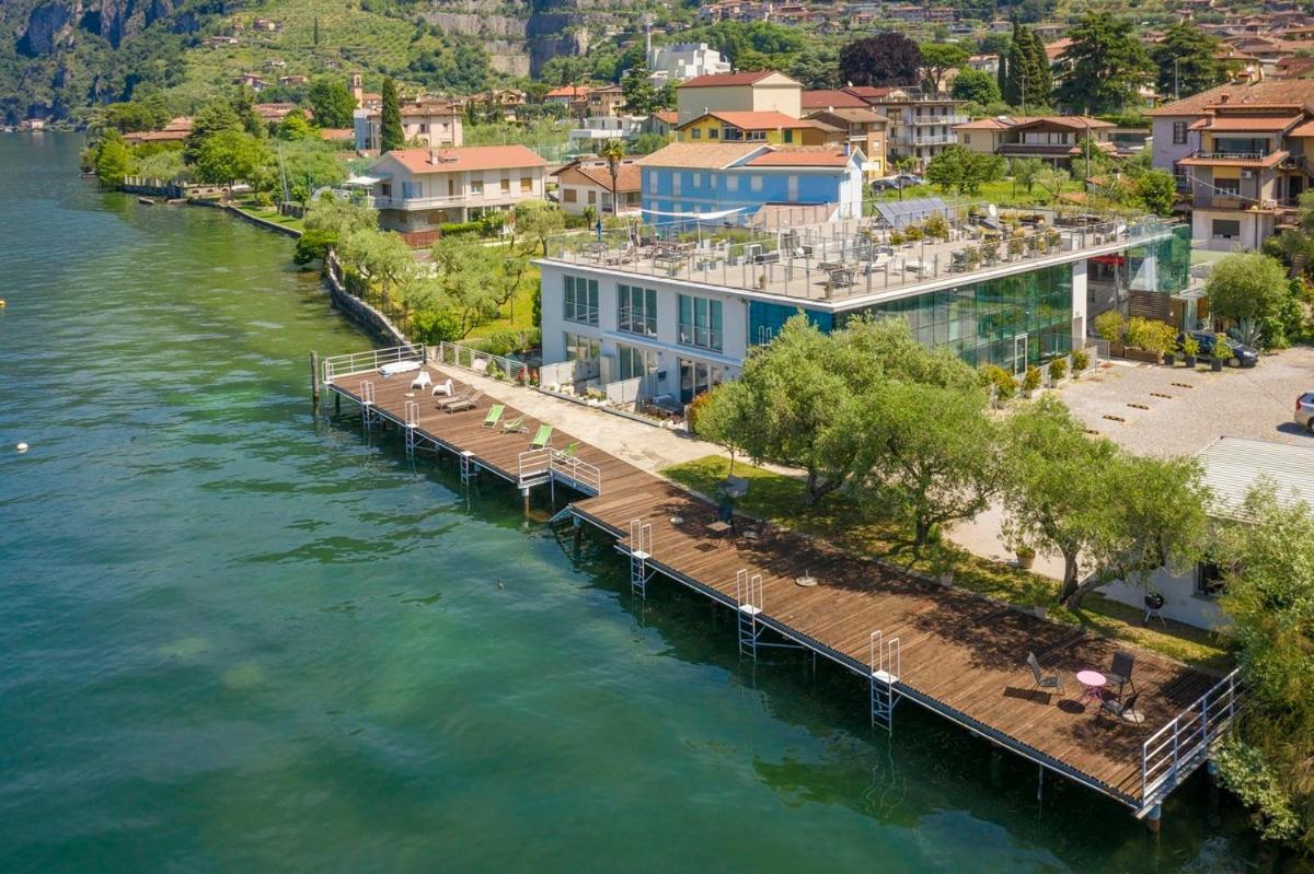 Direttamente Al Lago Apartments Мароне Экстерьер фото